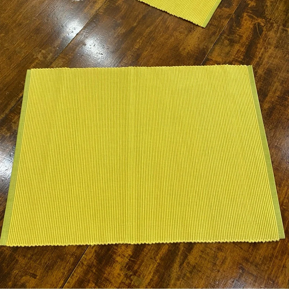 Pottery Barn Placemats Set of Four Yellow and Green Cotton Twill Contemporary
